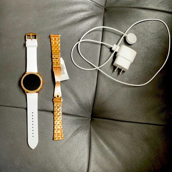 Rose Gold Fossil Smart Watch 🌹 - Picture 2 of 4